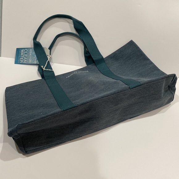 Giorgio Armani Tote Bag lined & magnetic snap closure. Parfums UNICEF Promo NWT - Picture 3 of 15